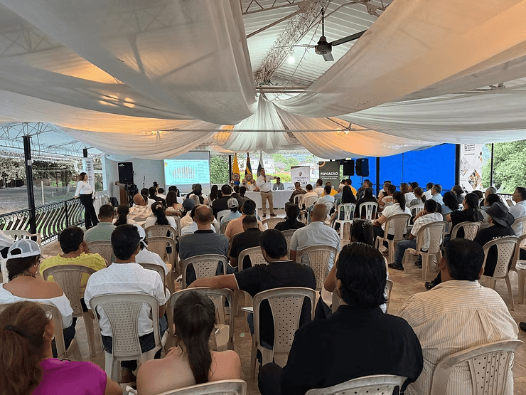 El FEPCACAO fortaleció el conocimiento sobre mercados y exportación durante San Vicente Sabe a Cacao